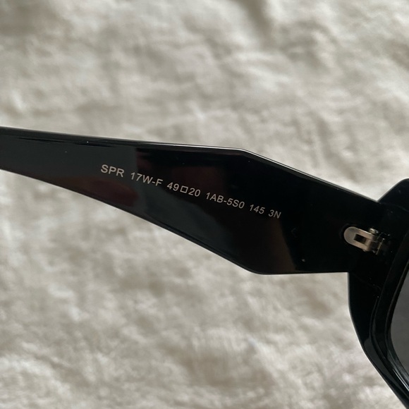 Unisex Symbole Prada sunglasses - Picture 3 of 5